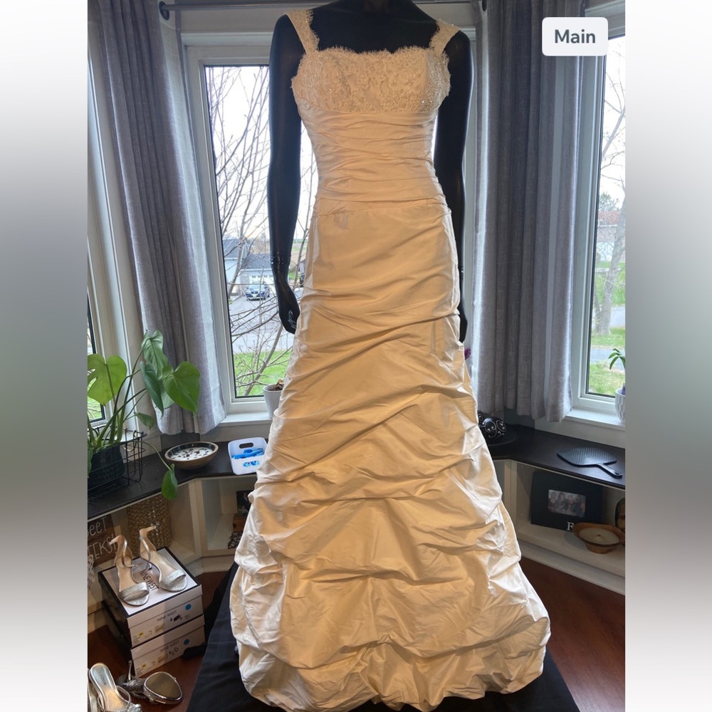 Paloma Blanca Cream Pearl Silk Gown 🇨🇦